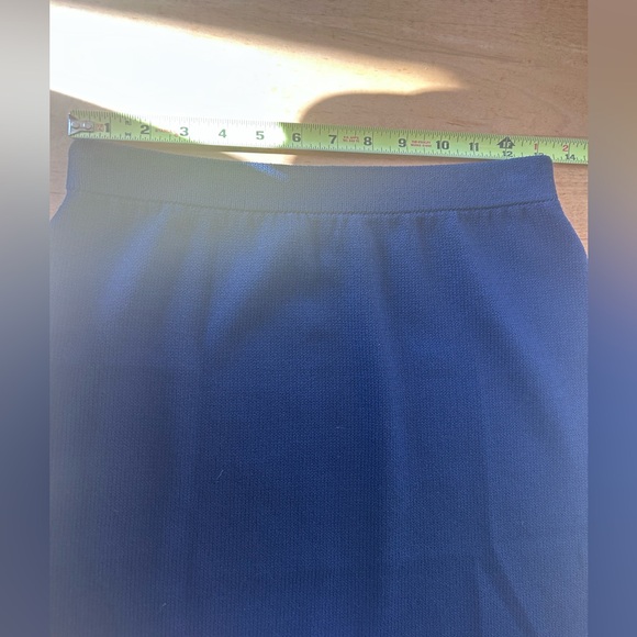 St John Collection Navy Blue Boucle Knit Pencil Skirt. Size 4 - Picture 7 of 9